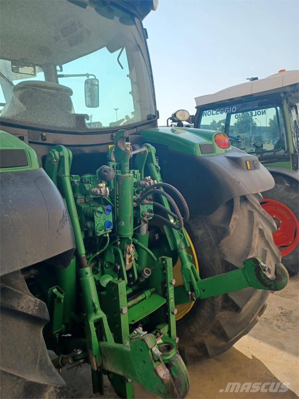 John Deere 6125 R Трактори