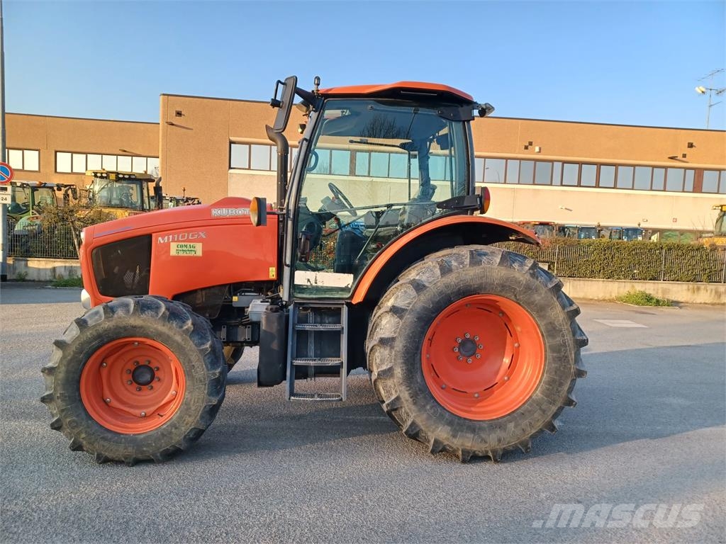 Kubota M110 GX Traktorit