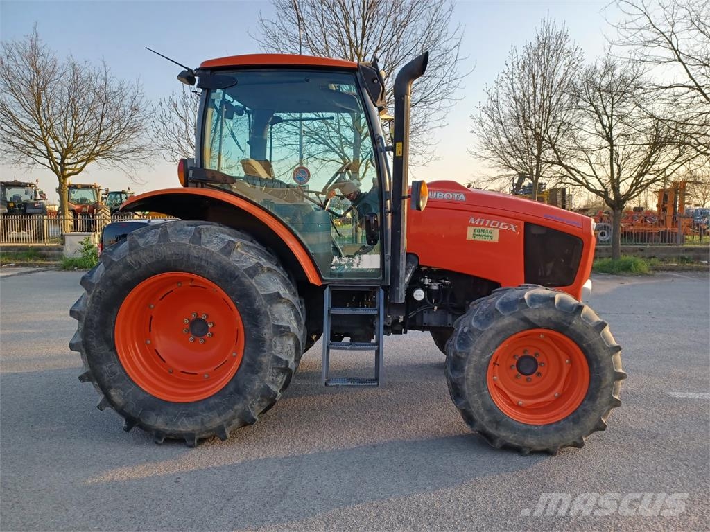 Kubota M110 GX Traktorit