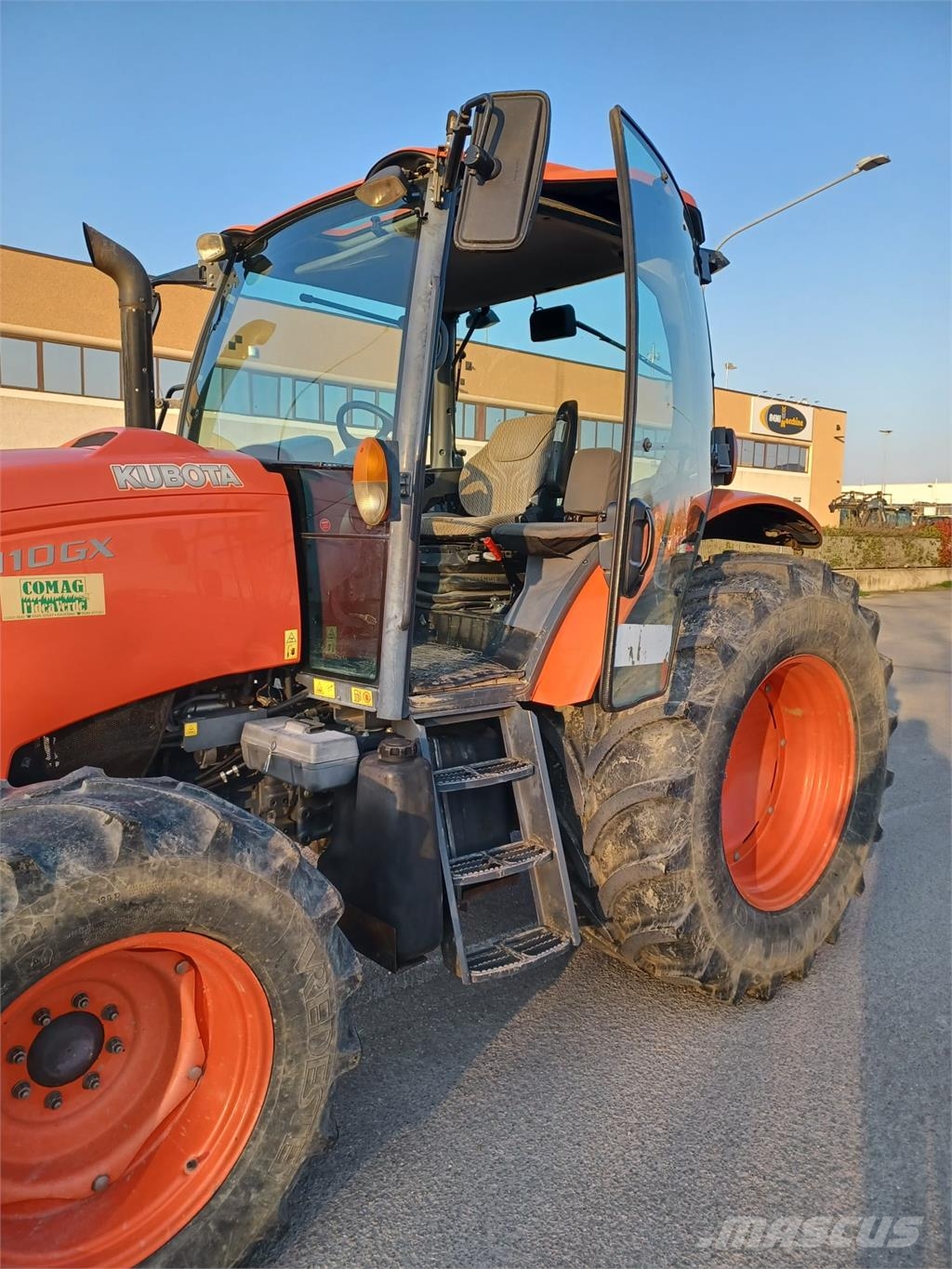 Kubota M110 GX Traktorit