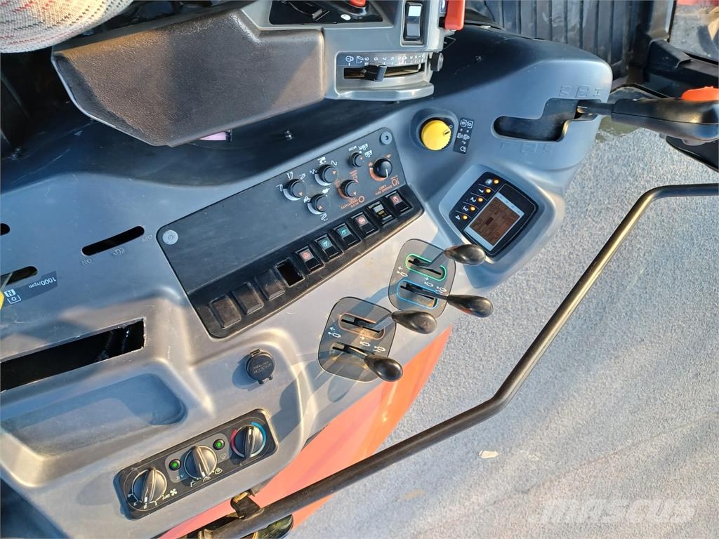 Kubota M110 GX Traktorit