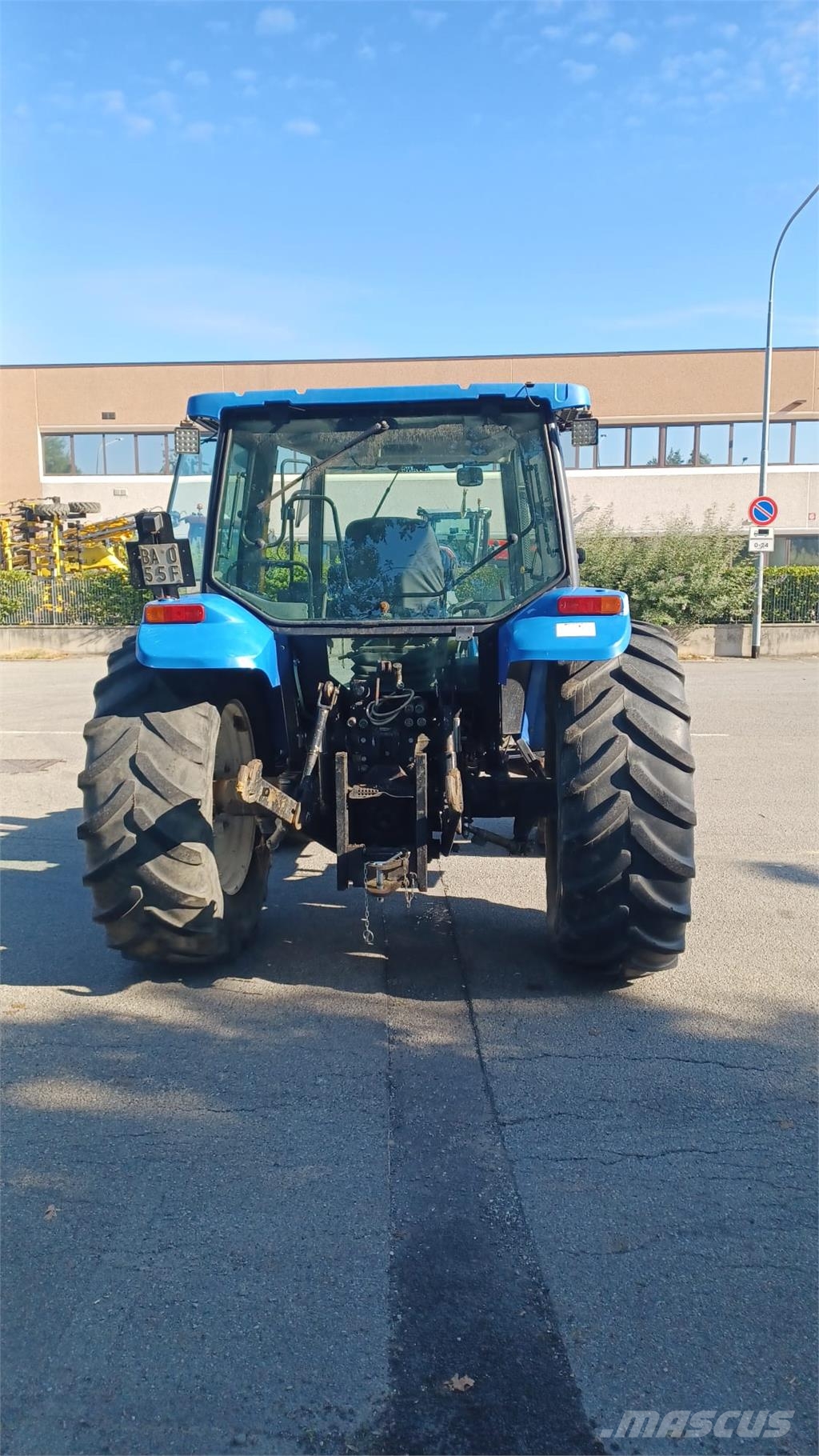 New Holland TL100A الجرارات