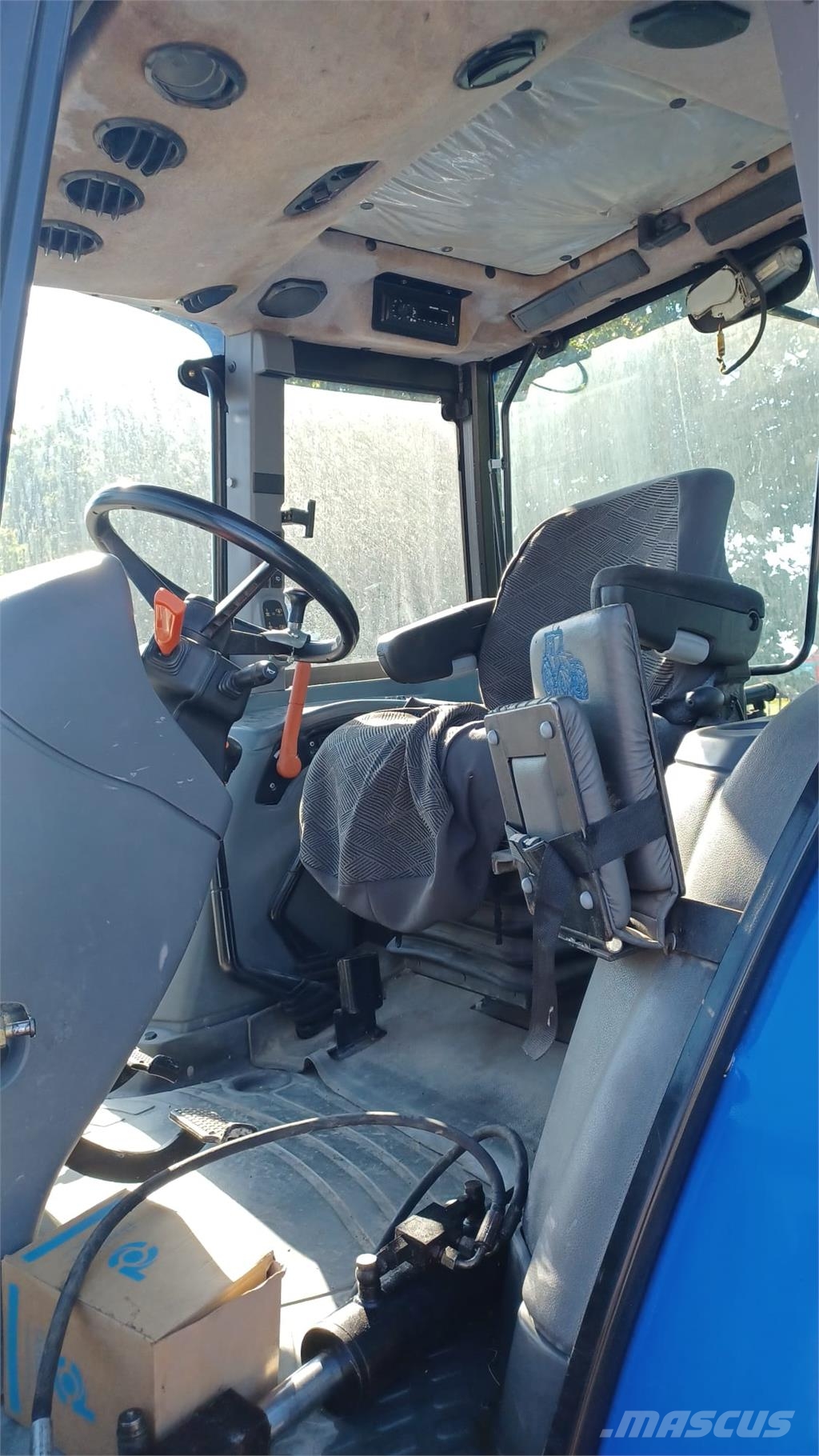 New Holland TL100A الجرارات