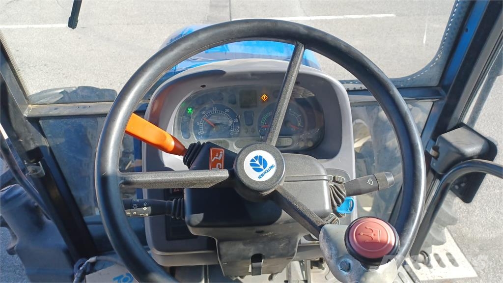New Holland TL100A الجرارات