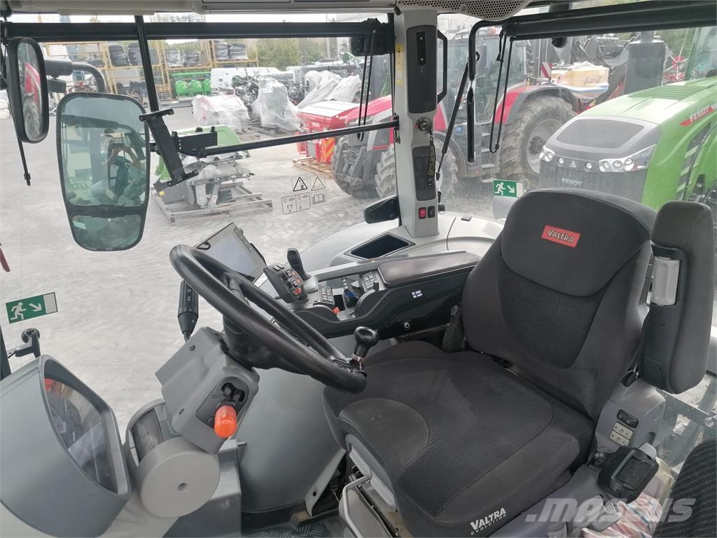 Valtra S324 Tractores