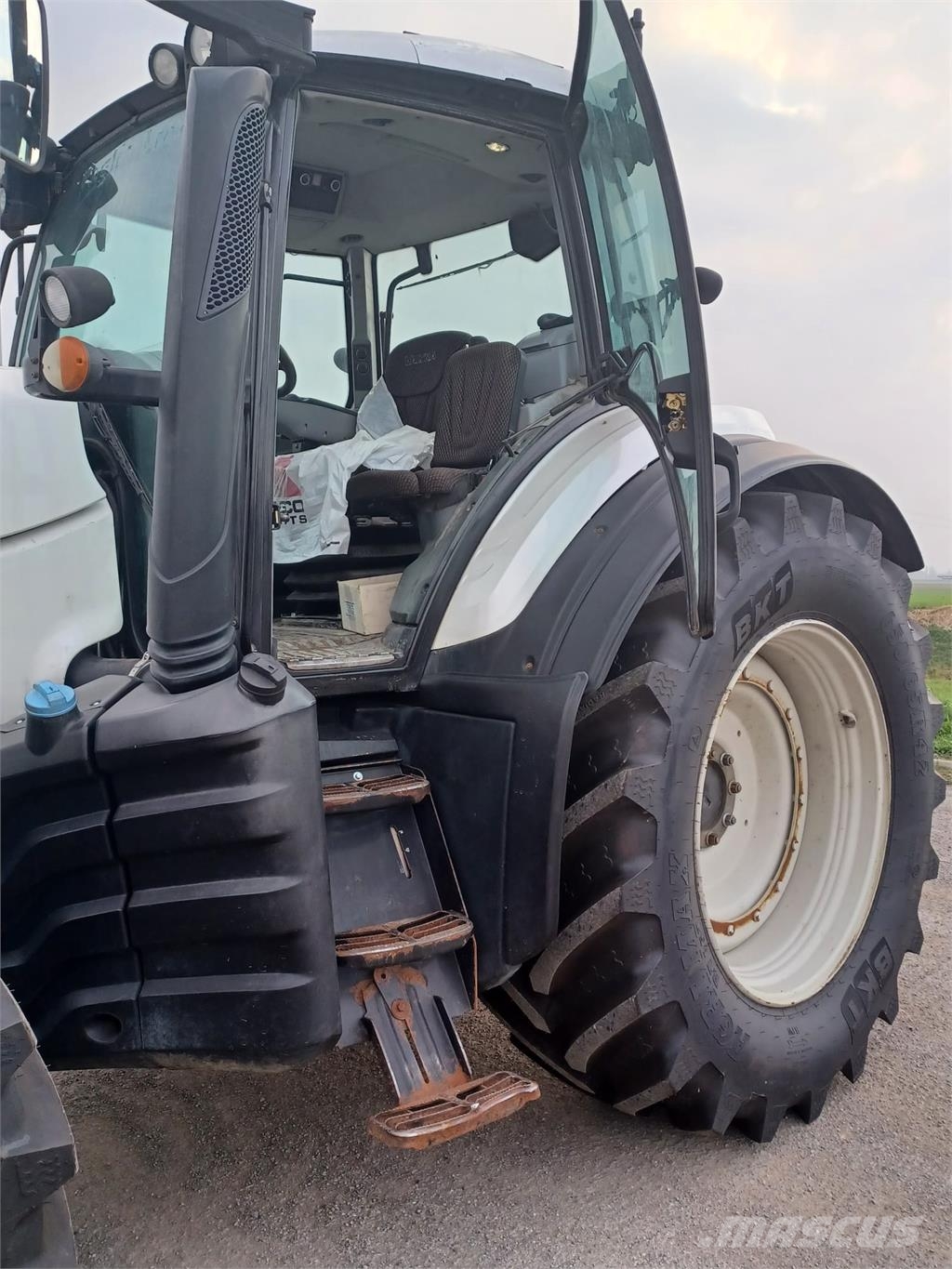 Valtra T234V Tractores