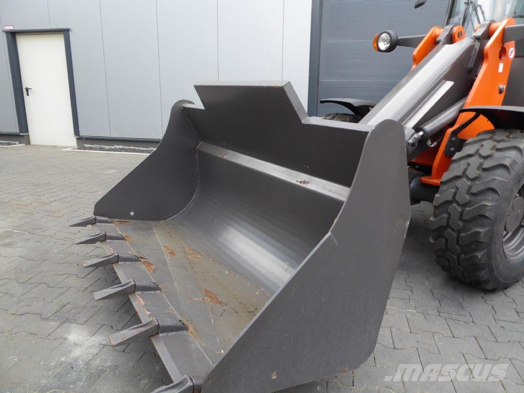 Hitachi ZW75-6 C Kolesni nakladalci