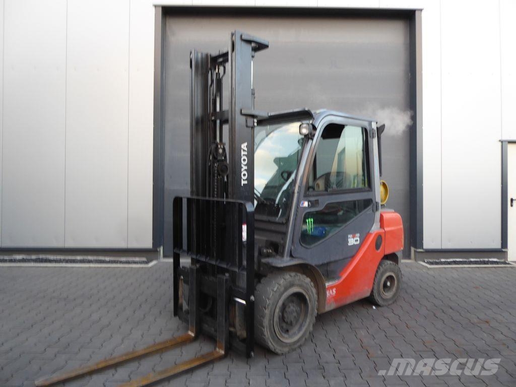 Toyota 02-8FGF30 Chariots GPL