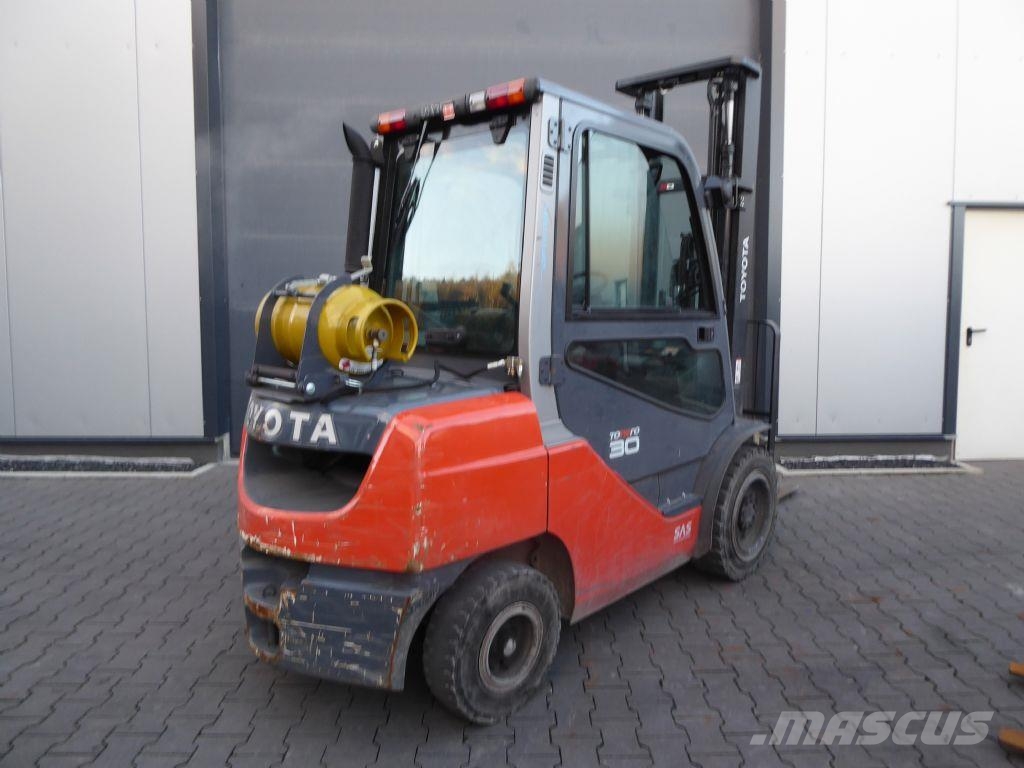 Toyota 02-8FGF30 Chariots GPL