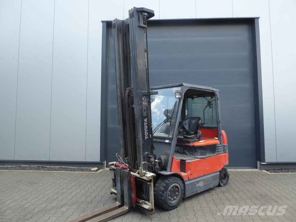 Toyota 7FBMF35 Electric forklifts