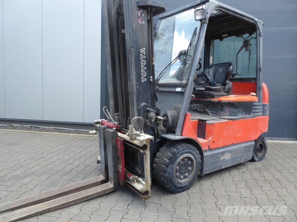 Toyota 7FBMF35 Electric forklifts