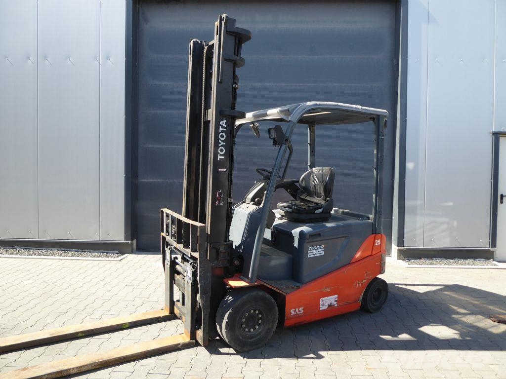 Toyota 8FBEKT25 Elektro Stapler