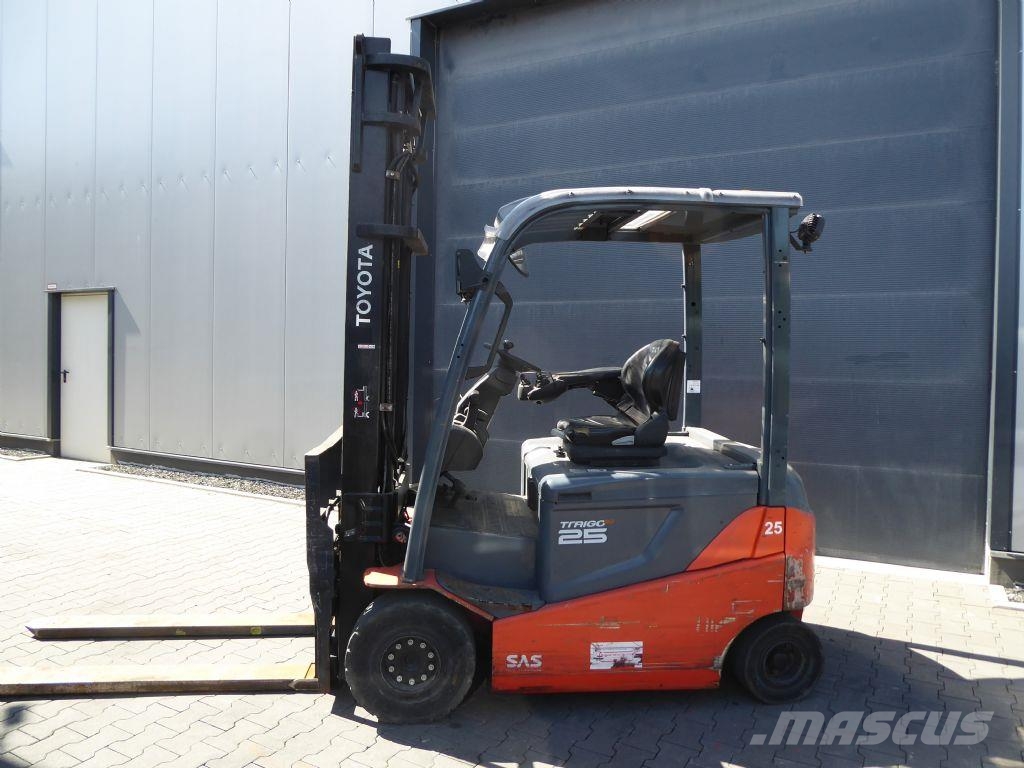Toyota 8FBEKT25 Elektro Stapler