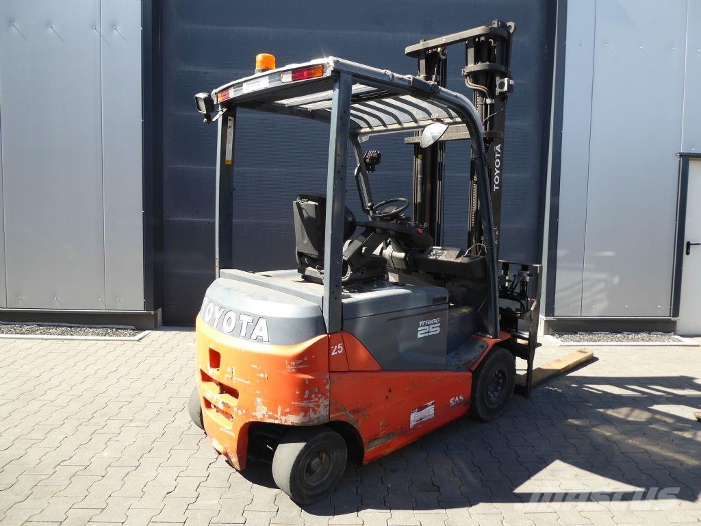 Toyota 8FBEKT25 Elektro Stapler