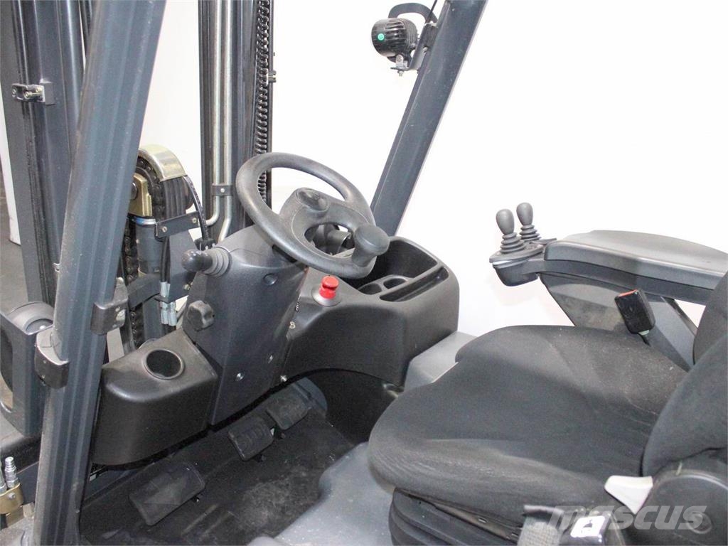 Linde E 18 L-01 386 电动叉车