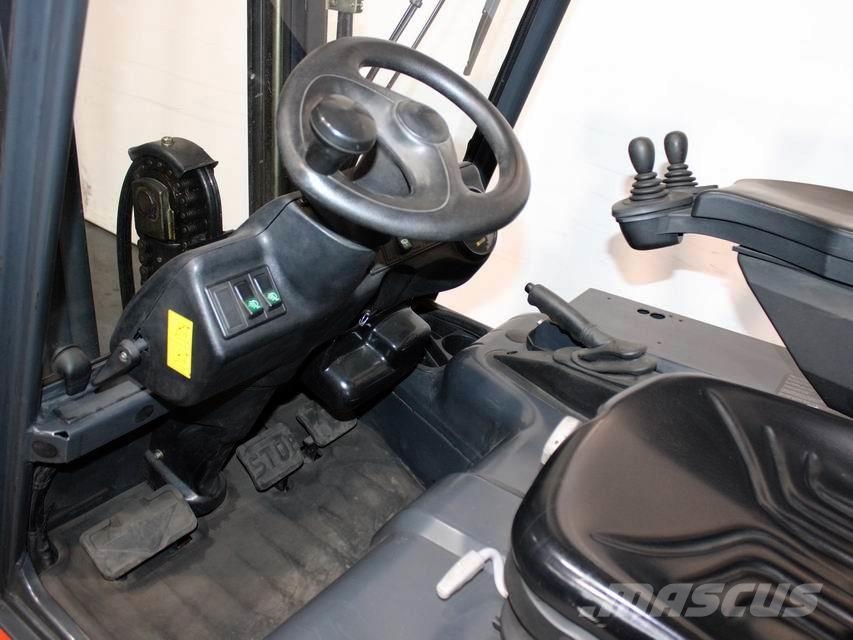 Linde E 18 P-02 335 电动叉车