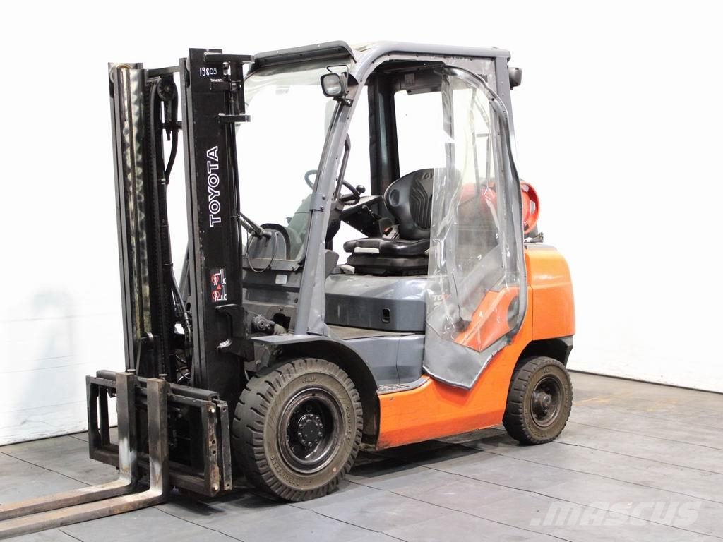 Toyota 02-8 FGF 25 Gázüzemű targoncák