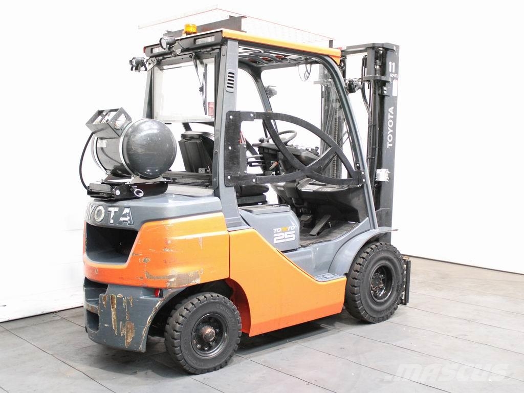 Toyota 02-8 FGF 25 LPG'li forkliftler