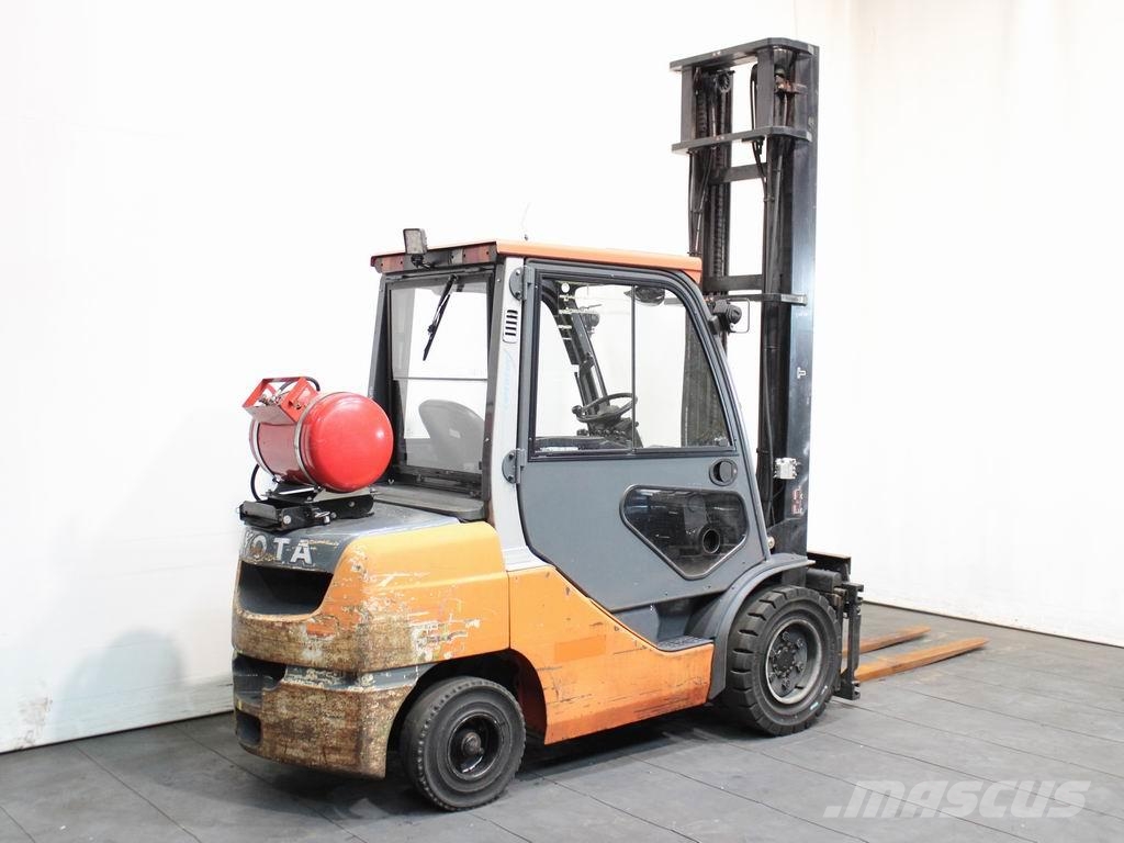 Toyota 02-8 FGJF 35 Περονοφόρα ανυψωτικά κλαρκ με φυσικό αέριο LPG