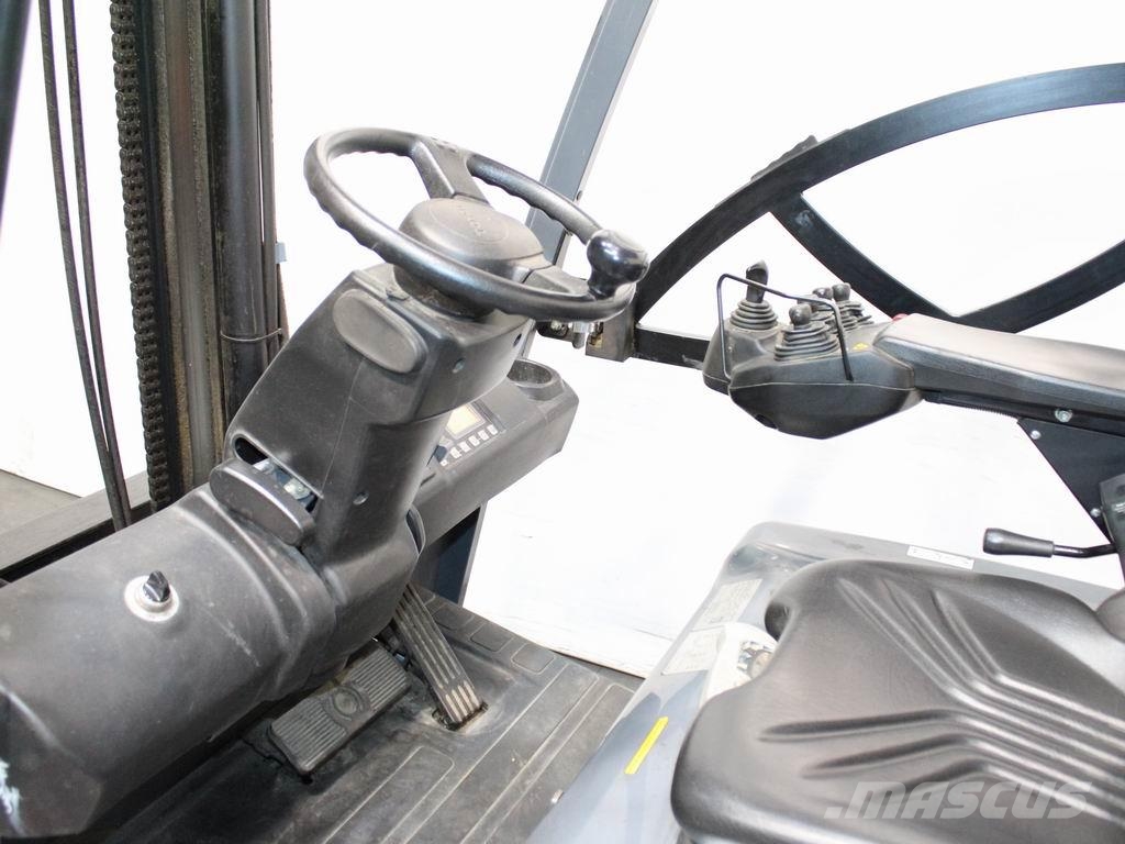 Toyota 8 FBMT 30 Elektro Stapler
