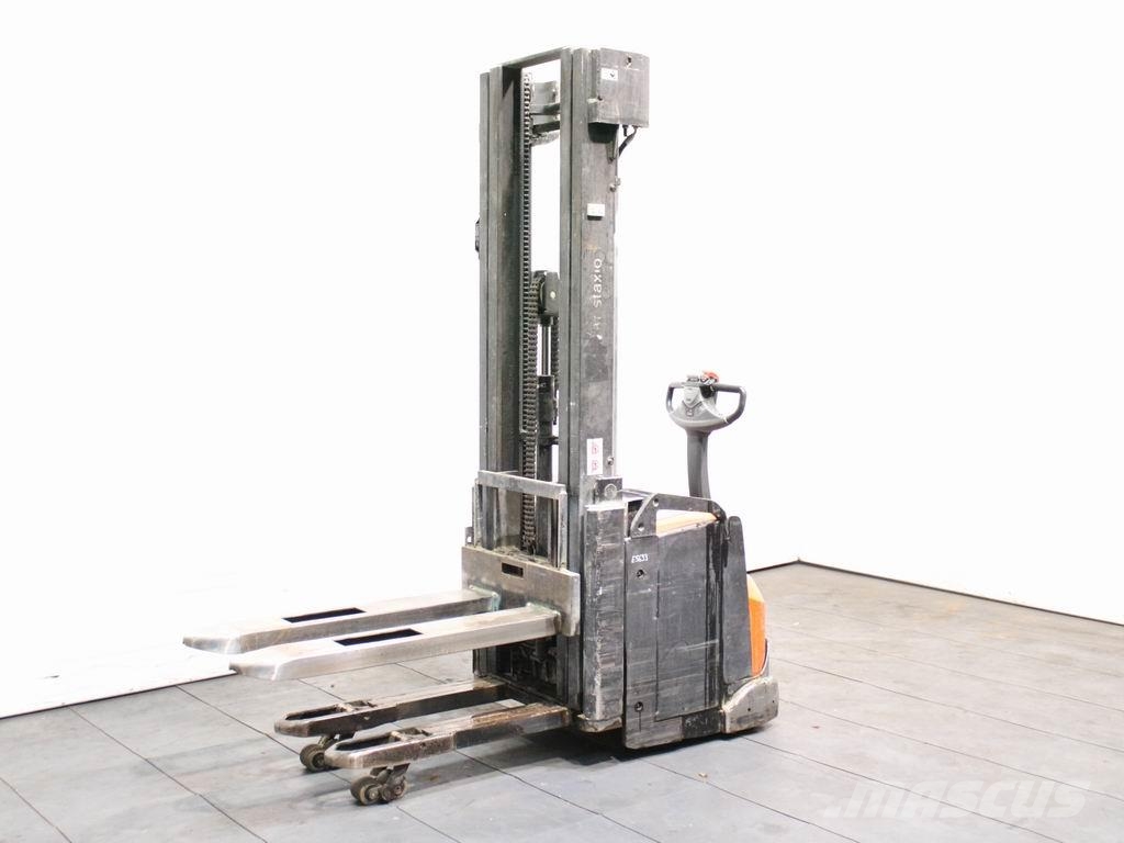 Toyota SWE 160 L Pedestrian stacker