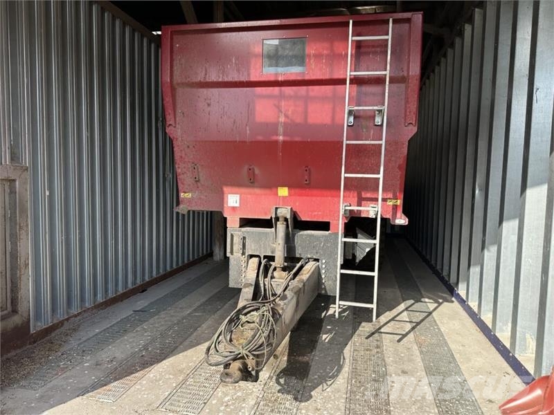 Baastrup CTS 18 New Line Tipper trucks