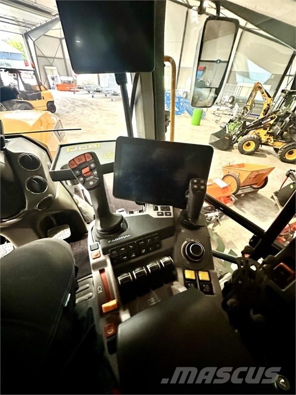 JCB Fastrac 6300 Tractoare