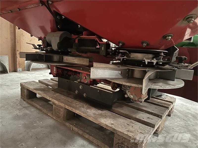 Kverneland RS-M 1700 Kuivalannan levittimet