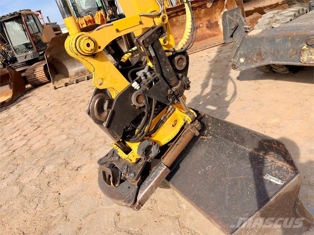 Komatsu PW148-8 2D Колёсные экскаваторы