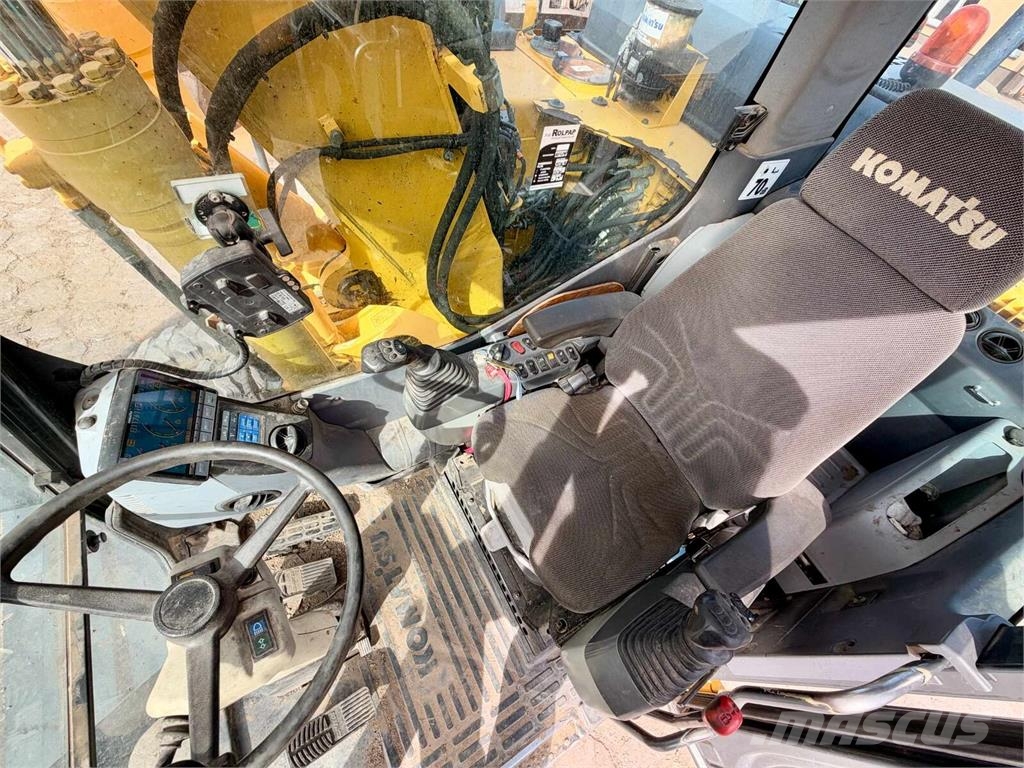 Komatsu PW148-8 2D Колёсные экскаваторы