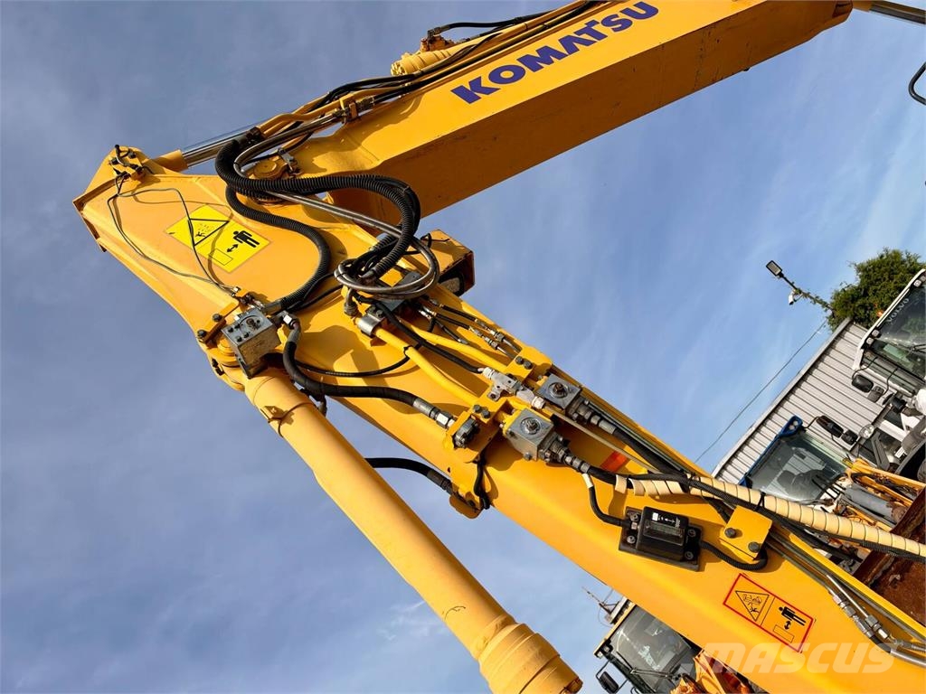 Komatsu PW148-8 2D Колёсные экскаваторы