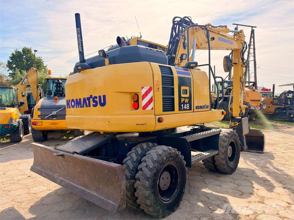 Komatsu PW148-8 2D Колёсные экскаваторы