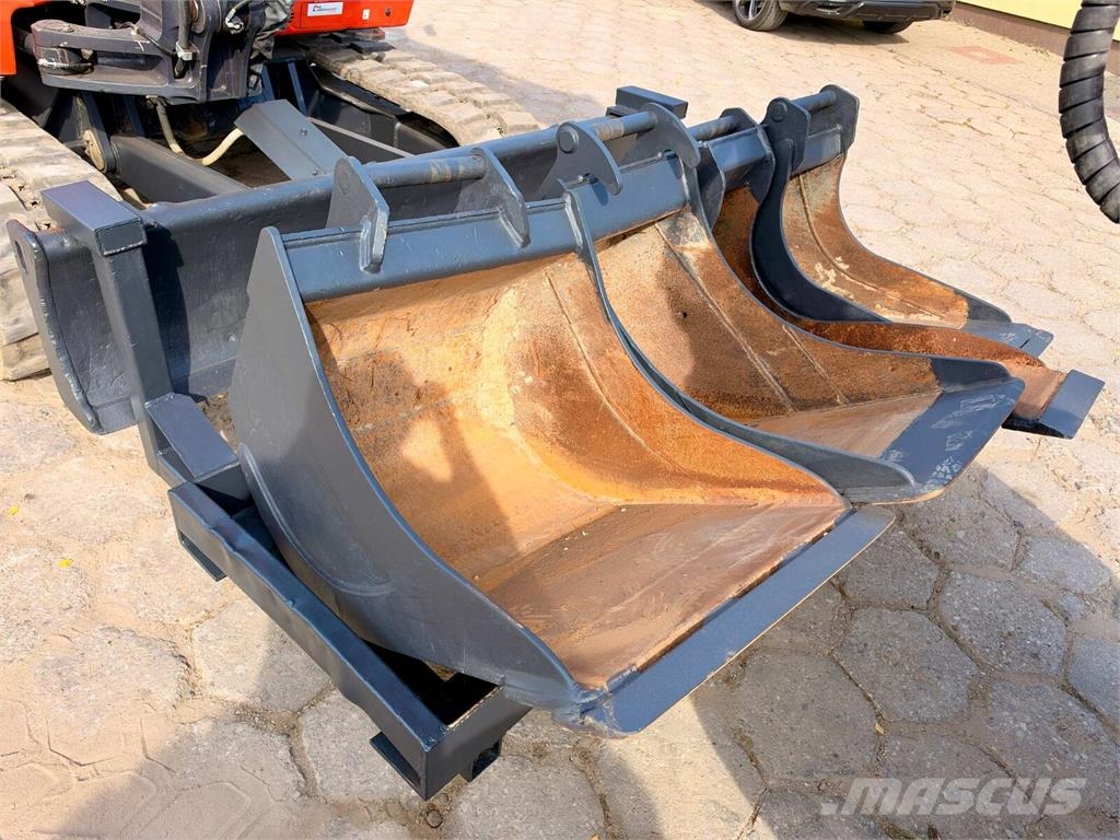 Kubota KX080-04 Малые экскаваторы 7т-12т