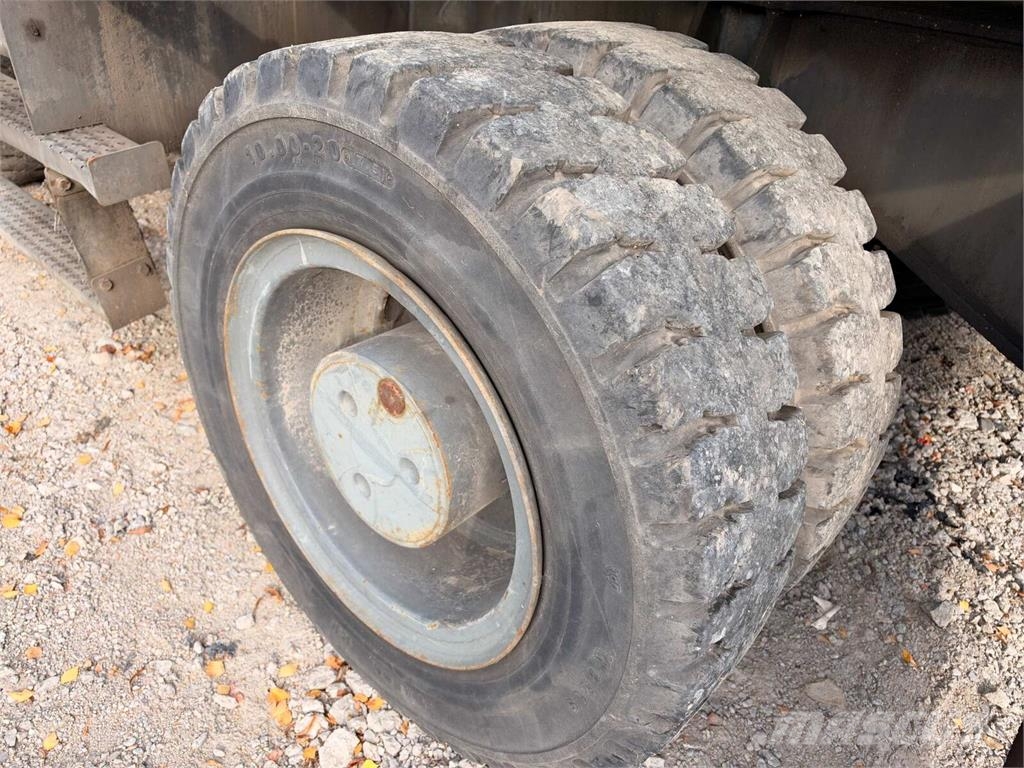 Sennebogen 825 Materialehåndteringsmaskiner