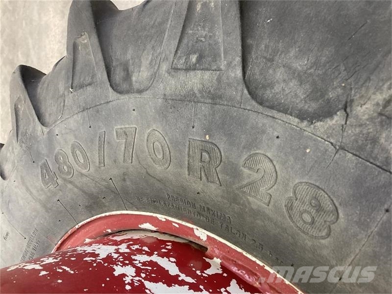 Kleber 480/70 R28 med låse الإطارات والعجلات والحافات