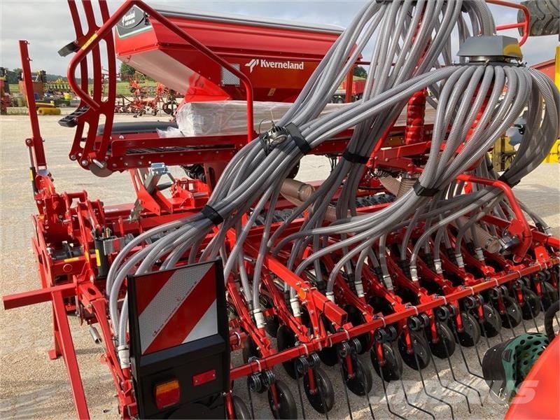 Kverneland E-Drill MAXI PLUS 4m kombination med gødningsplace Sembradoras combinadas