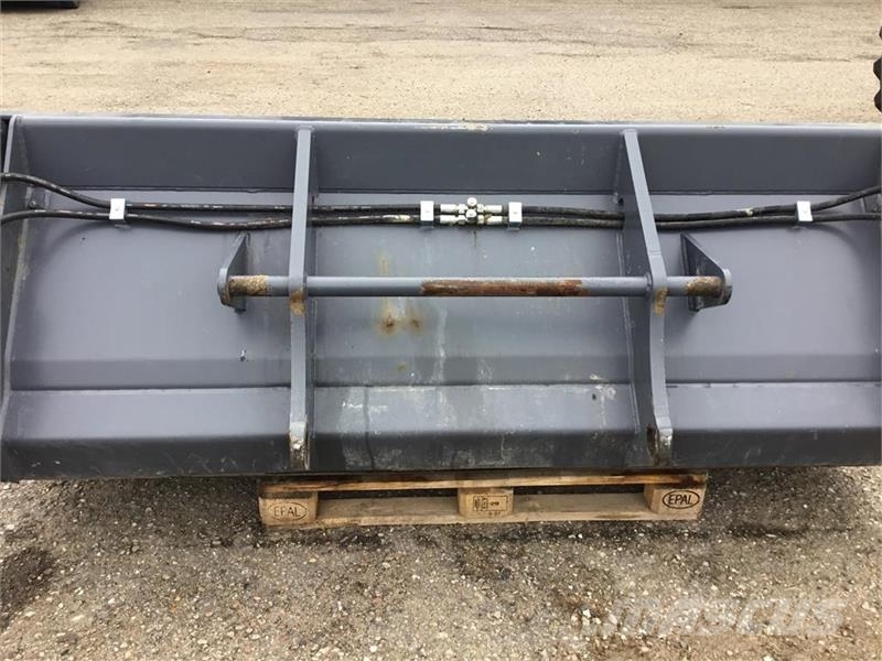 MO 4-i-en med NH beslag - 240 / 0,8m3 دلاء