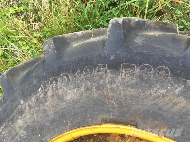 Vredestein 420/85-30 Tyres, wheels and rims