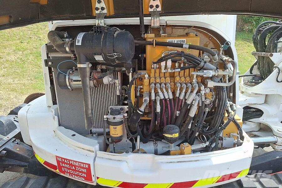 CAT Unac 8TRR/CAT 305.5 E2 CR Lastik tekerli ekskavatörler