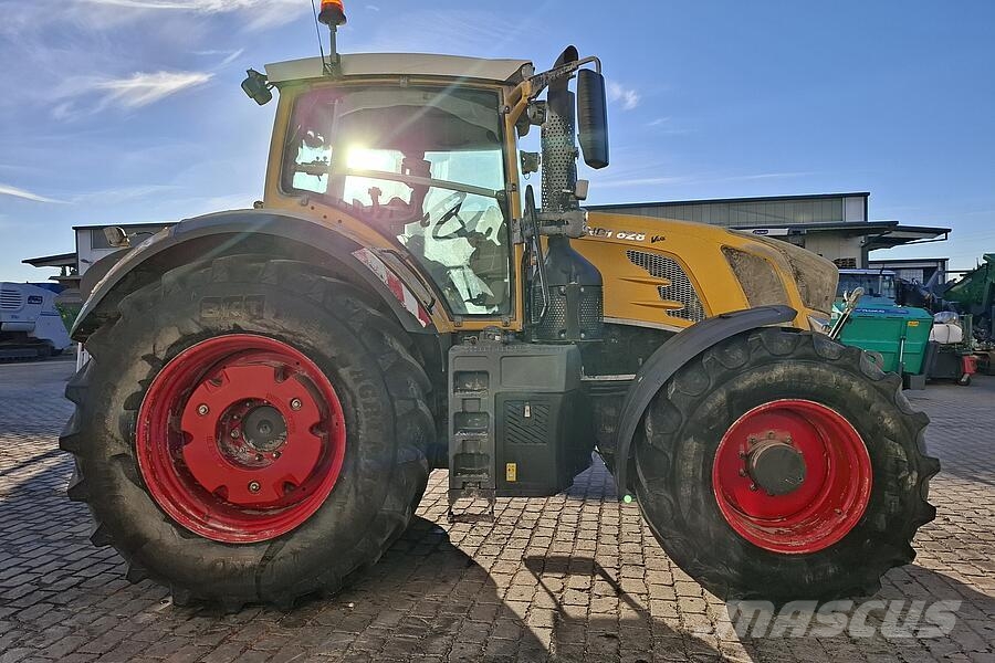 Fendt 828 Vario S4 Трактори