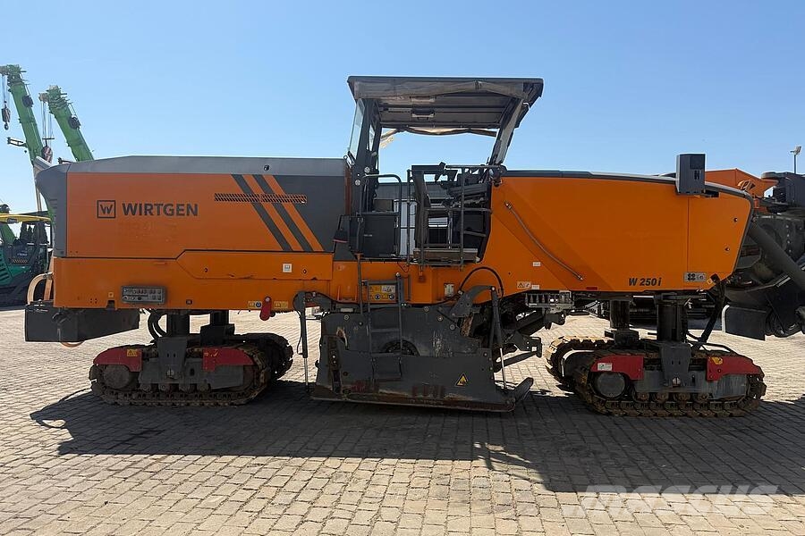 Wirtgen W 250i ماكينات الكشط البارد للأسفلت