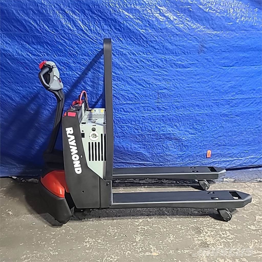 Raymond 8210 Hand pallet trucks