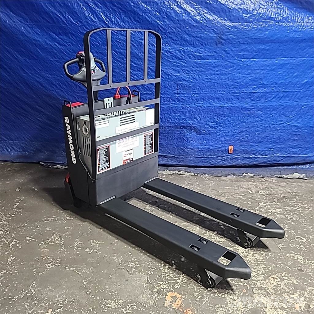 Raymond 8210 Hand pallet trucks