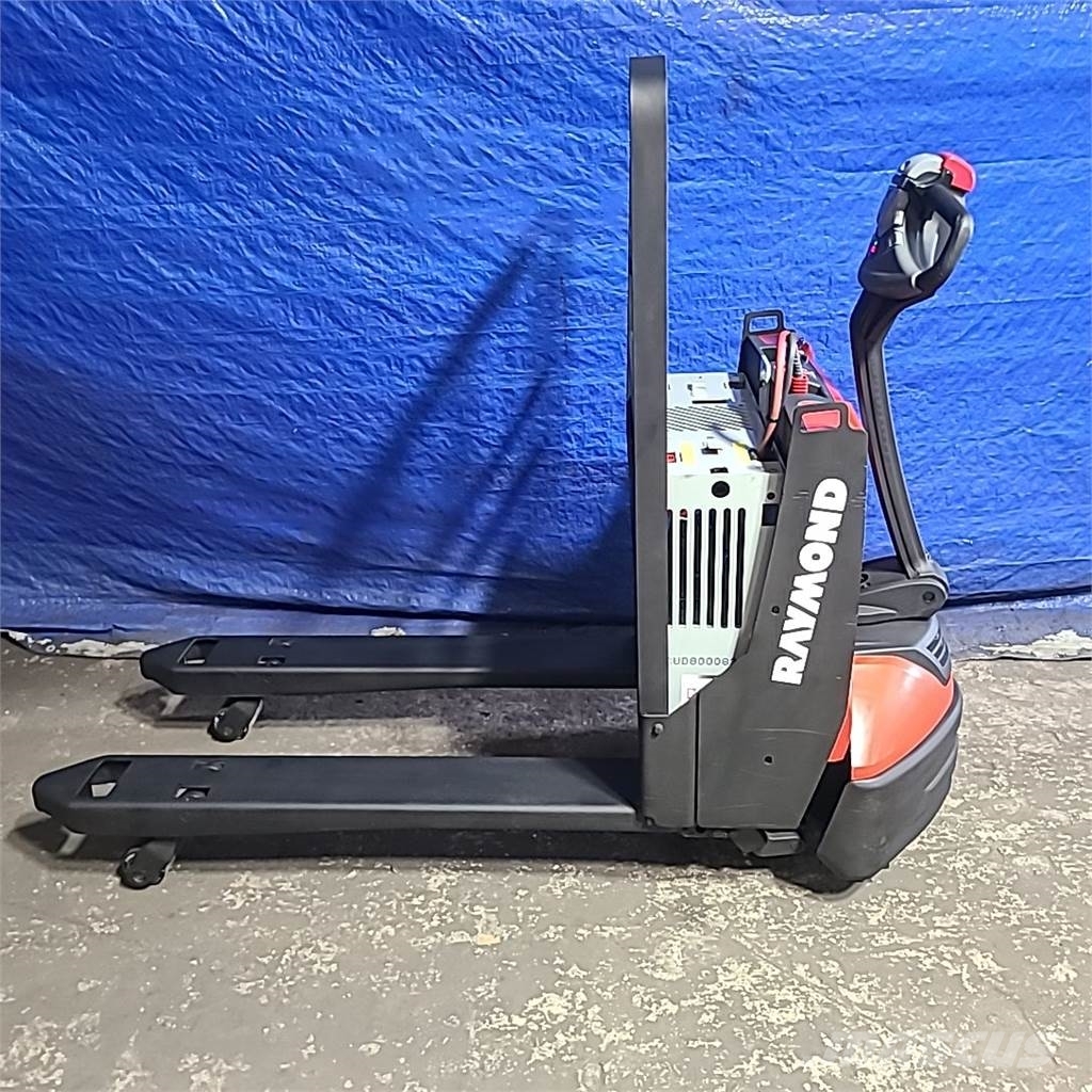 Raymond 8210 Hand pallet trucks