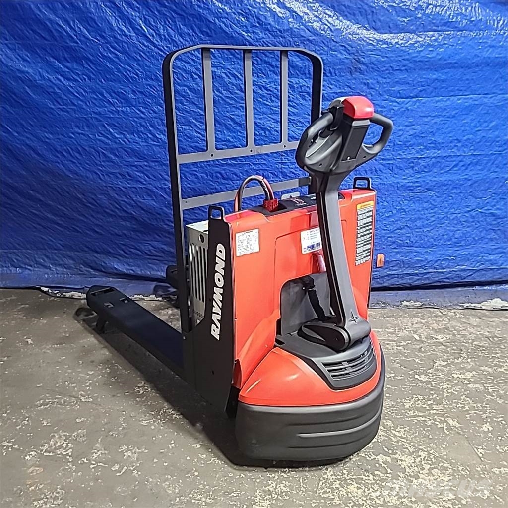 Raymond 8210 Hand pallet trucks