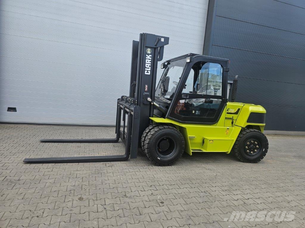 Clark C70D - NEU - DIESEL KUBOTA - TRIPLEX Montacargas todo terreno