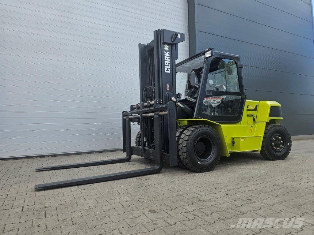 Clark C70D - NEU - DIESEL KUBOTA - TRIPLEX Montacargas todo terreno
