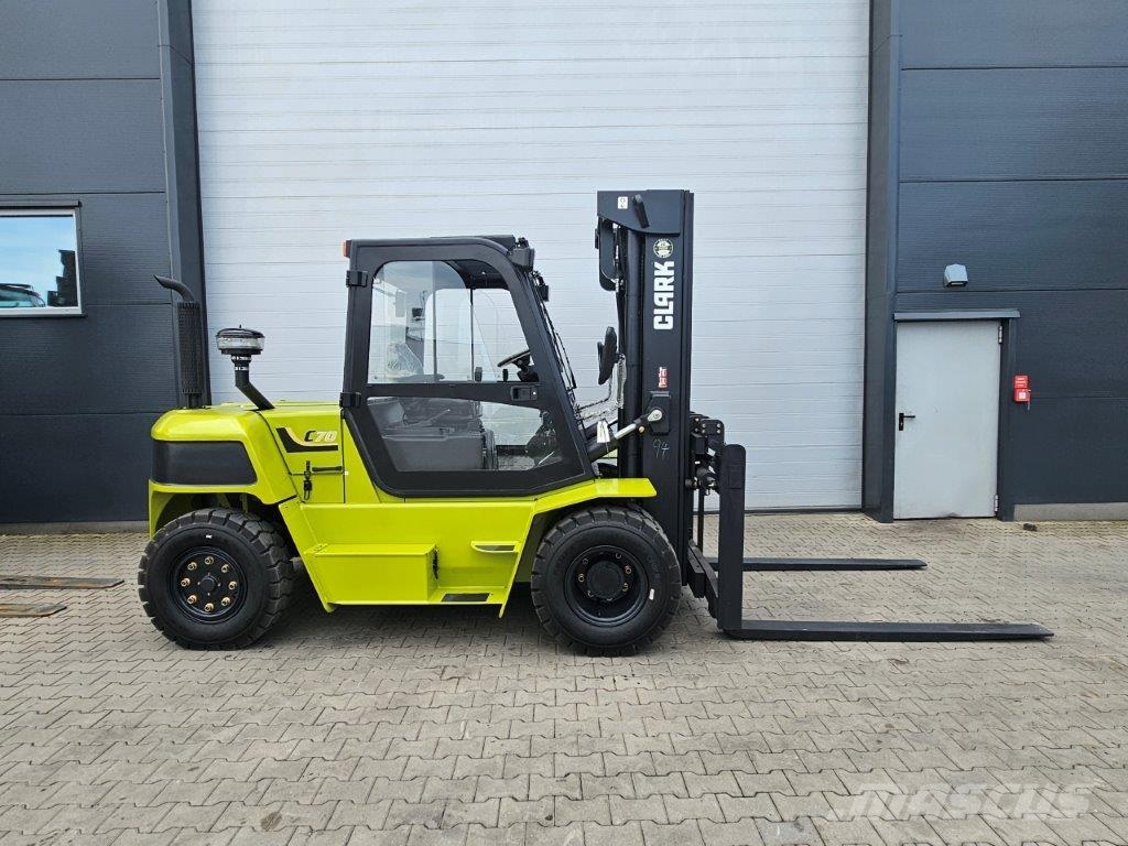 Clark C70D - NEU - DIESEL KUBOTA - TRIPLEX Montacargas todo terreno