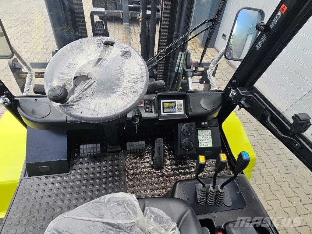 Clark C70D - NEU - DIESEL KUBOTA - TRIPLEX Montacargas todo terreno