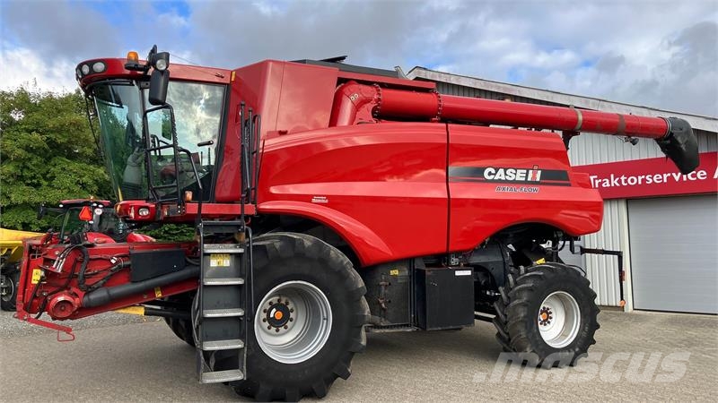 Case IH Axial Flow 9120 Med 30-fods skærebord og vogn. حصادات